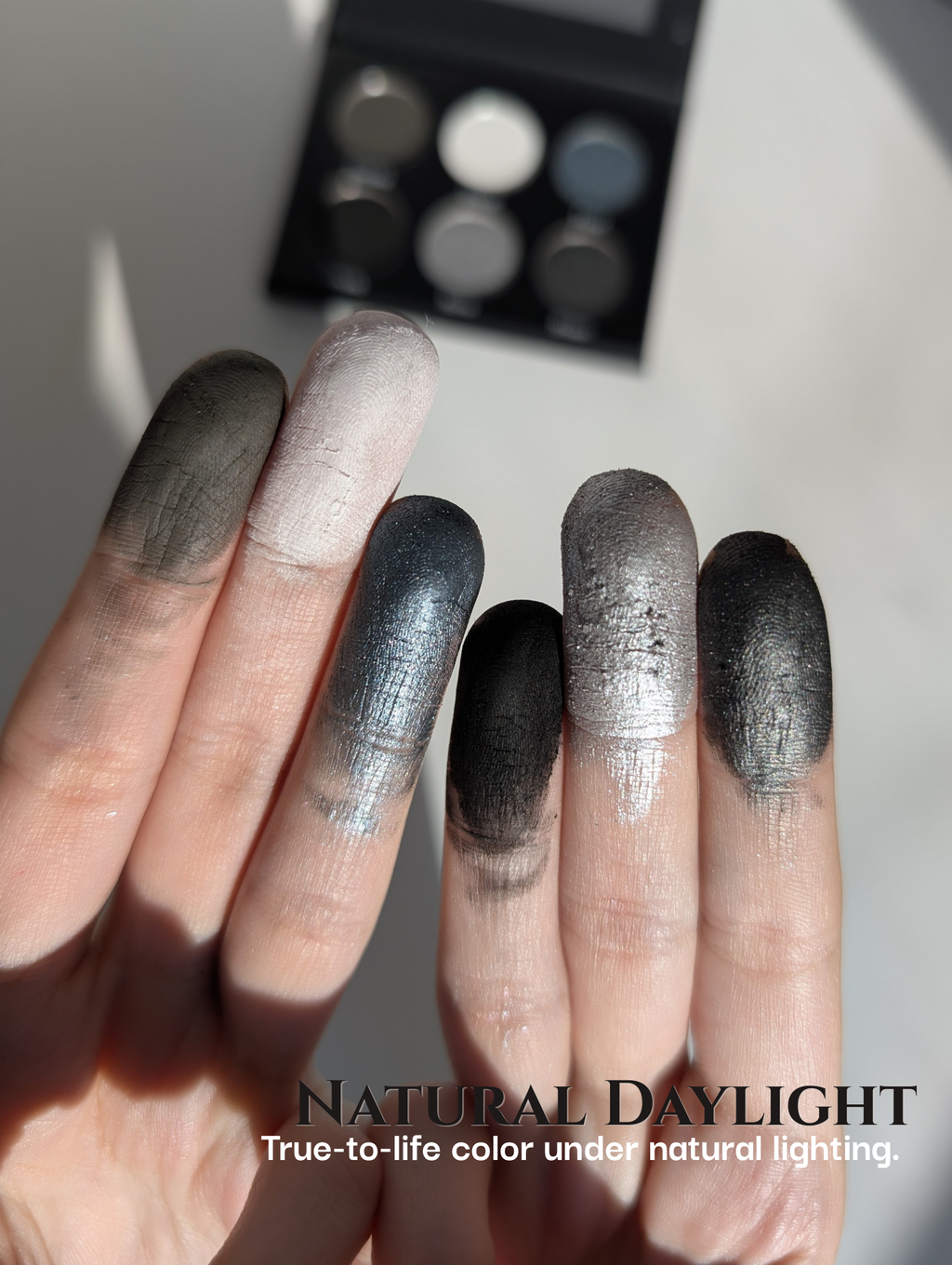 BLUESNO Eternal Death Eyeshadow Palette