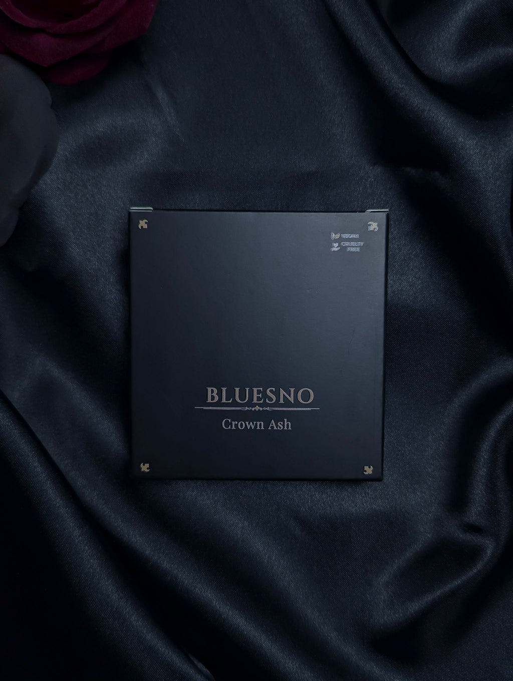 BLUESNO Crown Ash Eyeshadow Palette