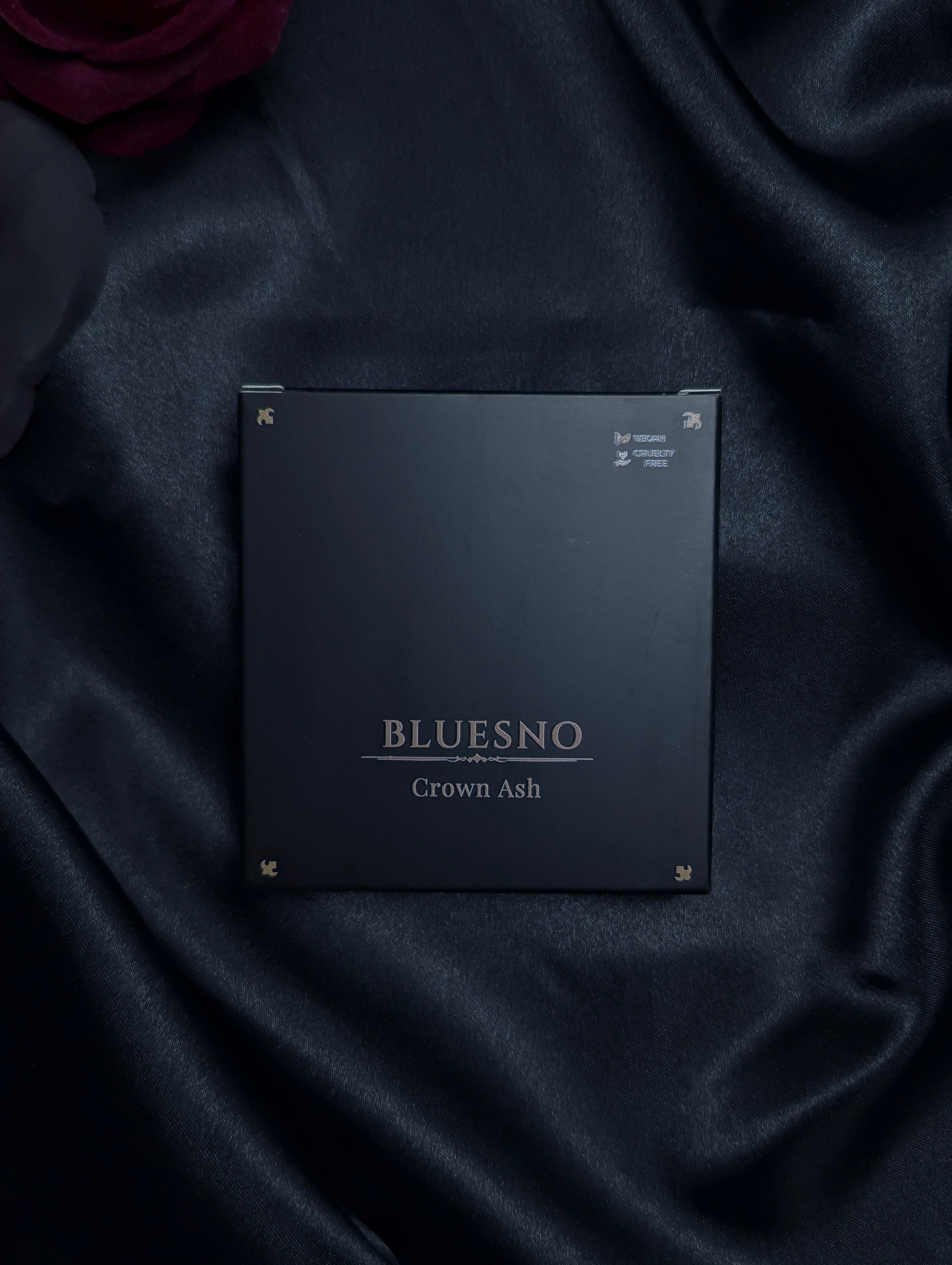 BLUESNO Crown Ash Eyeshadow Palette