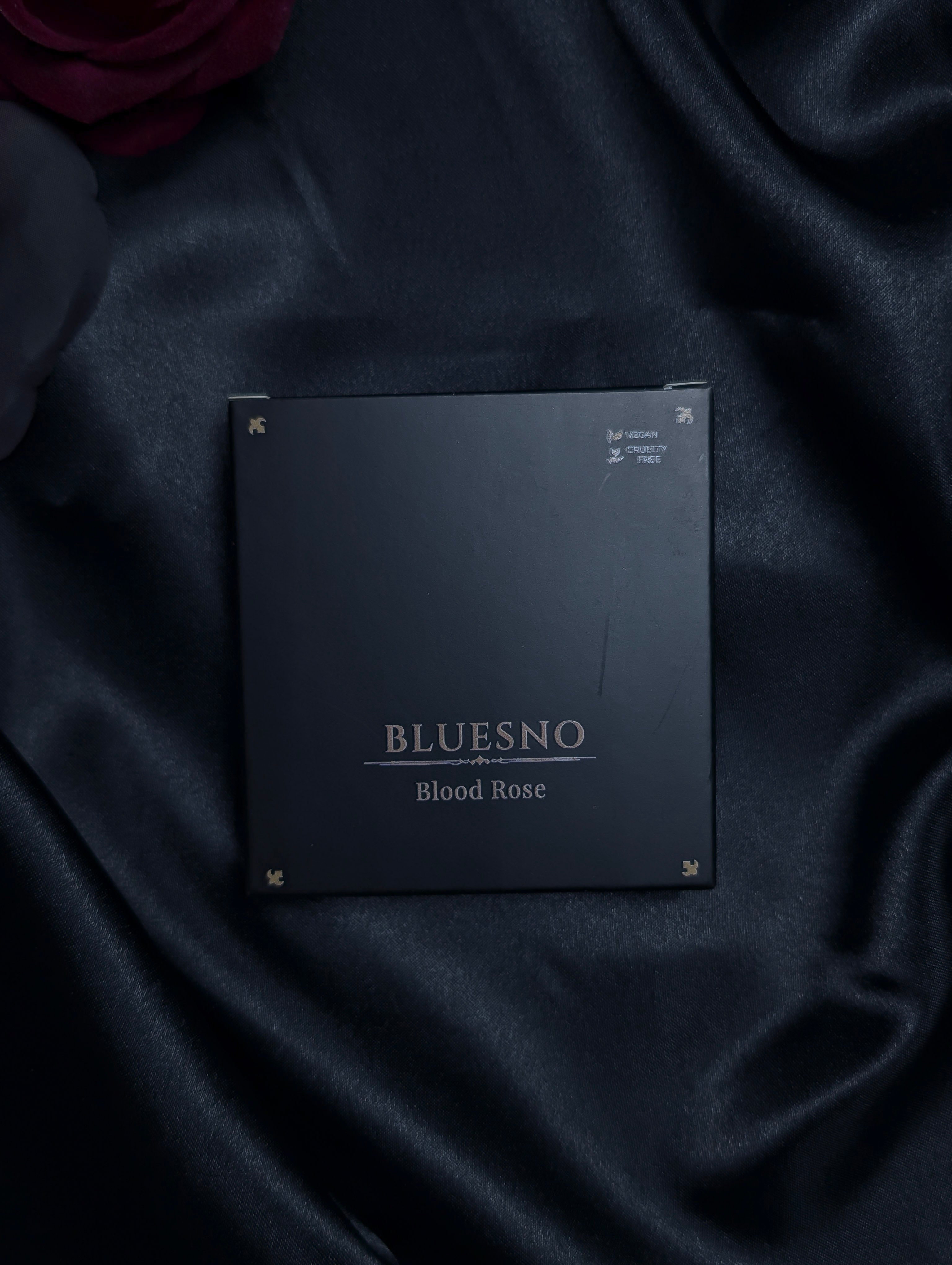 BLUESNO Blood Rose Eyeshadow Palette