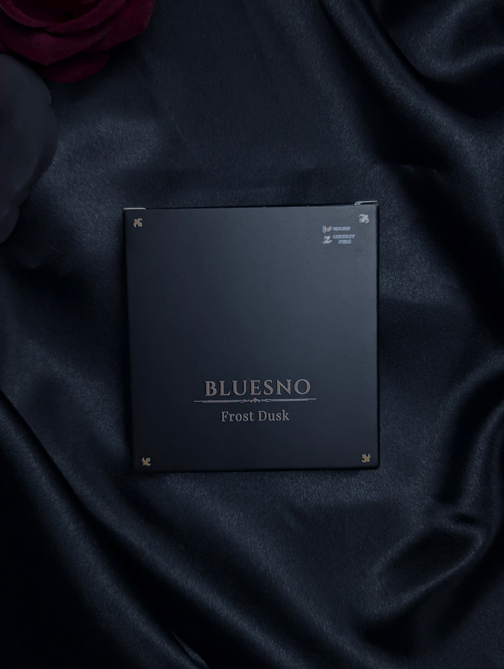 BLUESNO Frost Dusk Eyeshadow Palette
