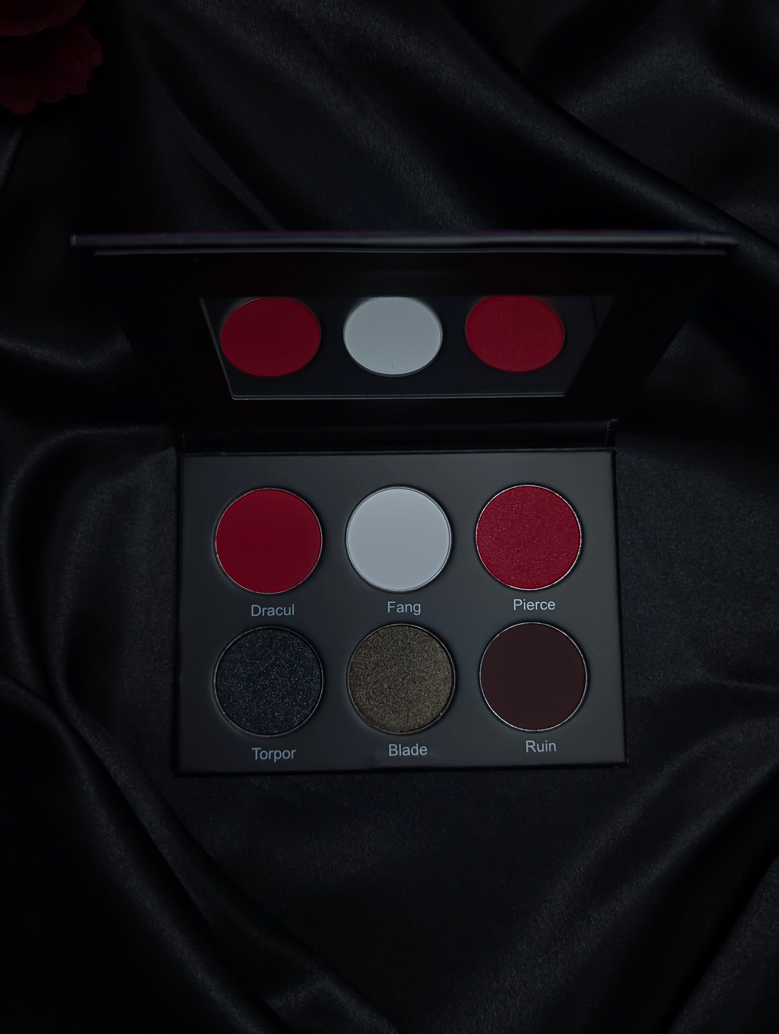 BLUESNO Immortal Life Eyeshadow Palette