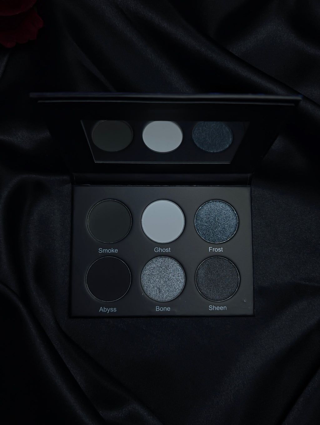 BLUESNO Eternal Death Eyeshadow Palette