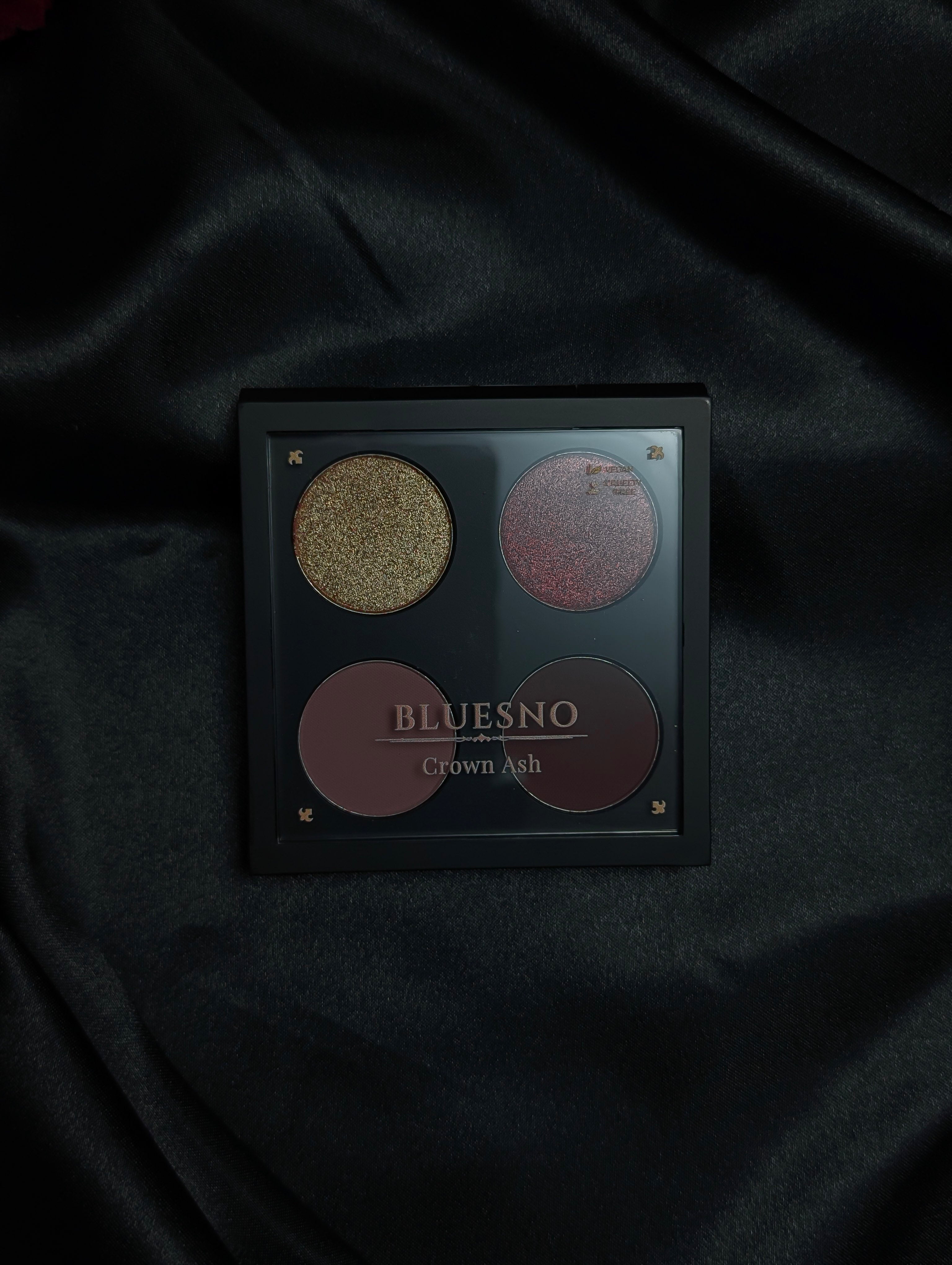 BLUESNO Crown Ash Eyeshadow Palette