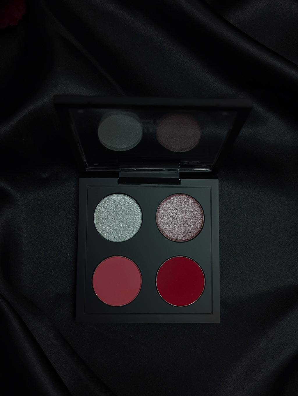 BLUESNO Blood Rose Eyeshadow Palette