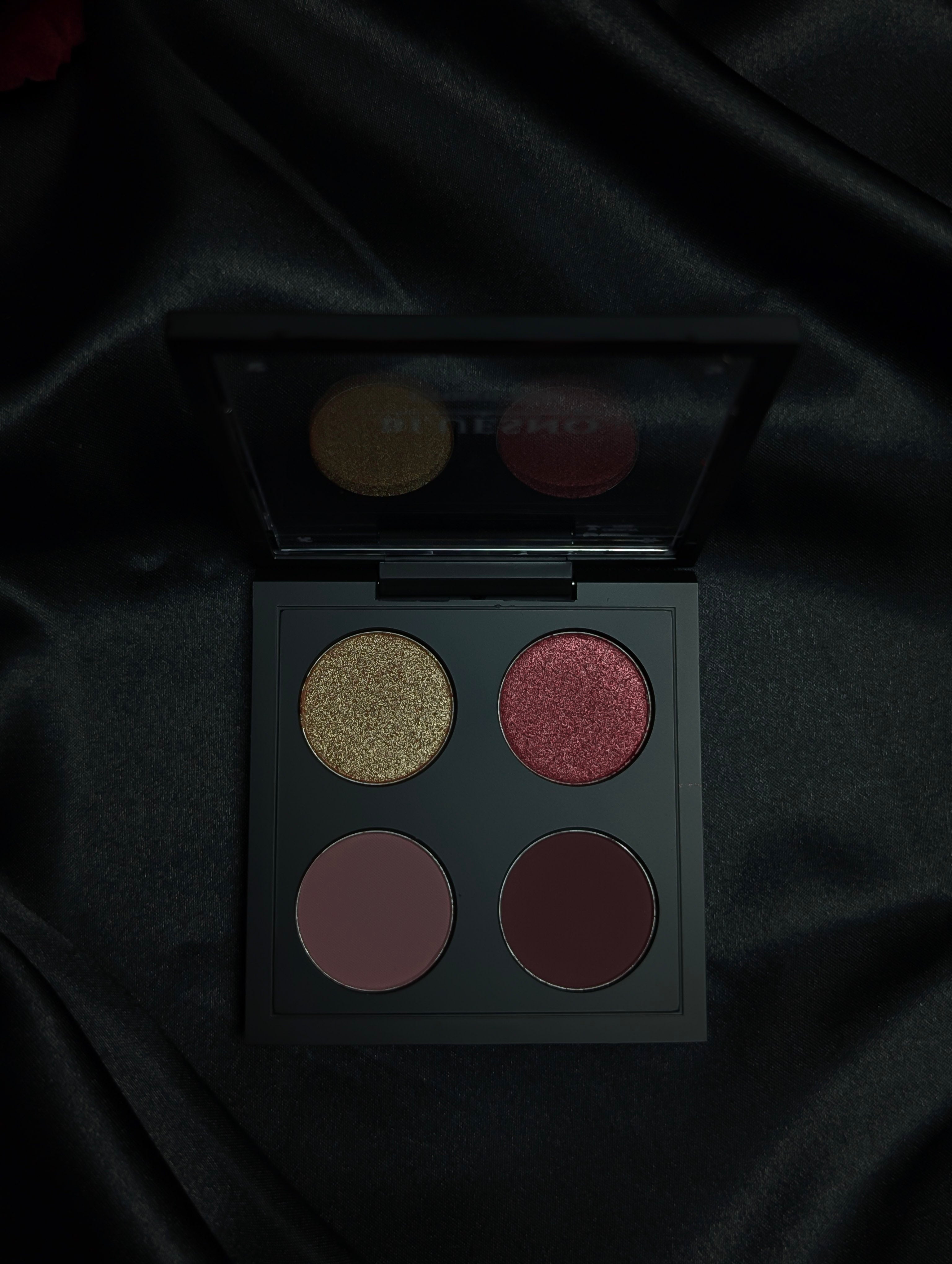 BLUESNO Crown Ash Eyeshadow Palette